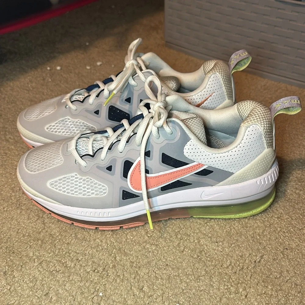 Nike Air Max Genome - Picture 2 of 4